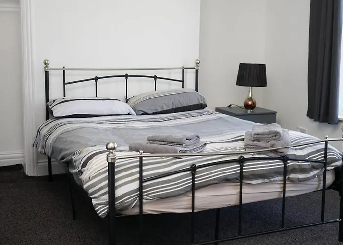 Hullidays - University Side Lg 4 Bed House