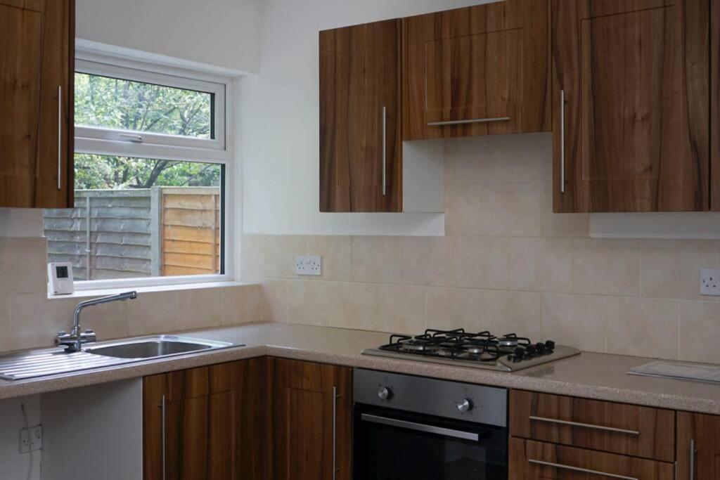 Hullidays - Side Lg 4 Bed House *