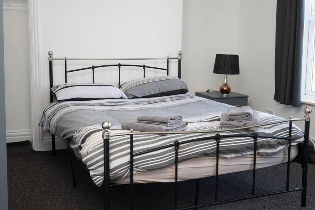 Hullidays - Side Lg 4 Bed House Apartment *