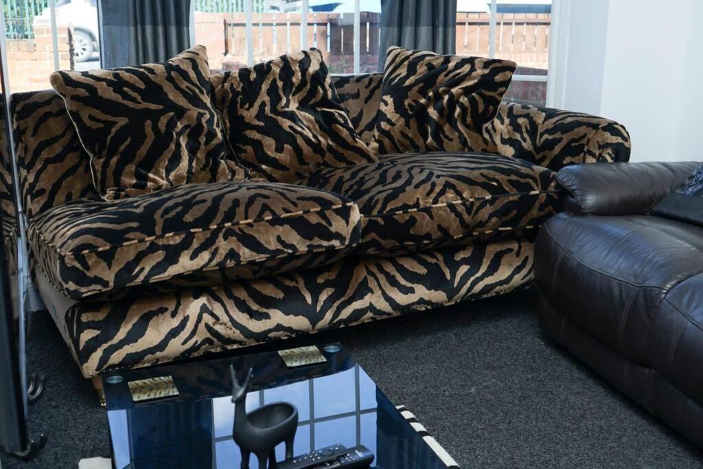 Apartment Hullidays - Side Lg 4 Bed House *