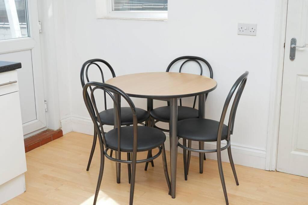 Hullidays - Side Lg 4 Bed House Apartment *