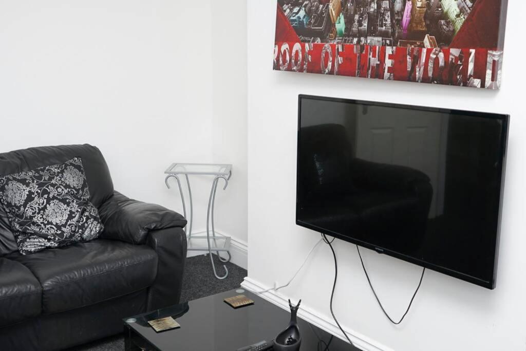 Hullidays - Side Lg 4 Bed House * Kingston upon Hull