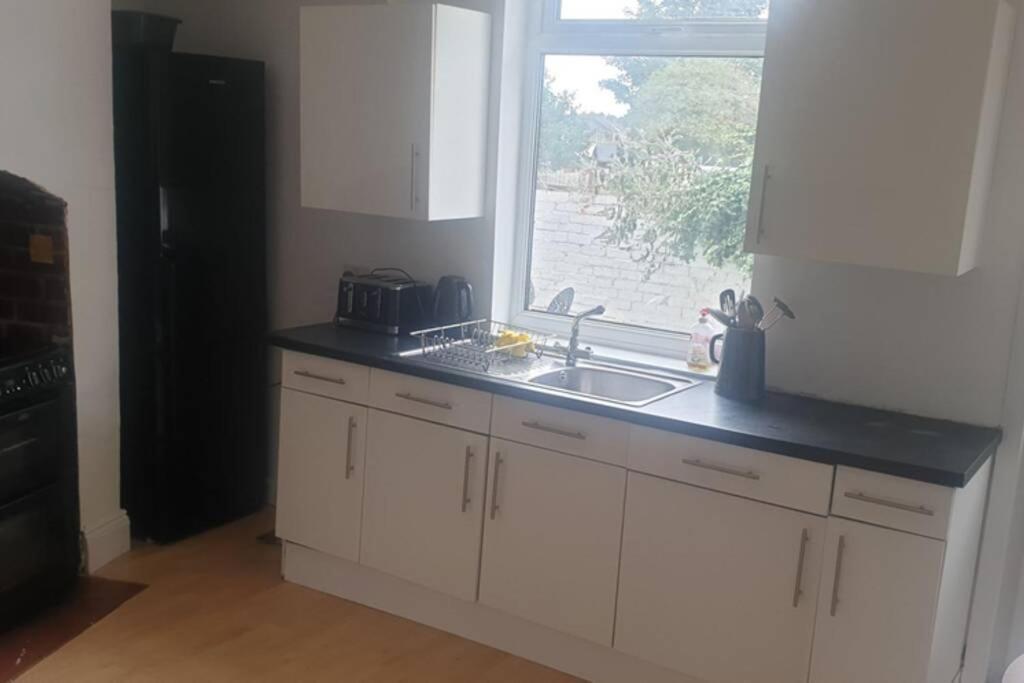 Apartment Hullidays - Side Lg 4 Bed House Kingston upon Hull