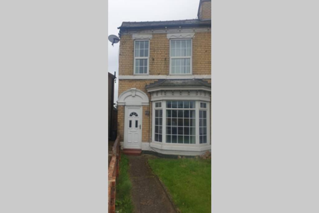 Apartment Hullidays - Side Lg 4 Bed House Kingston upon Hull
