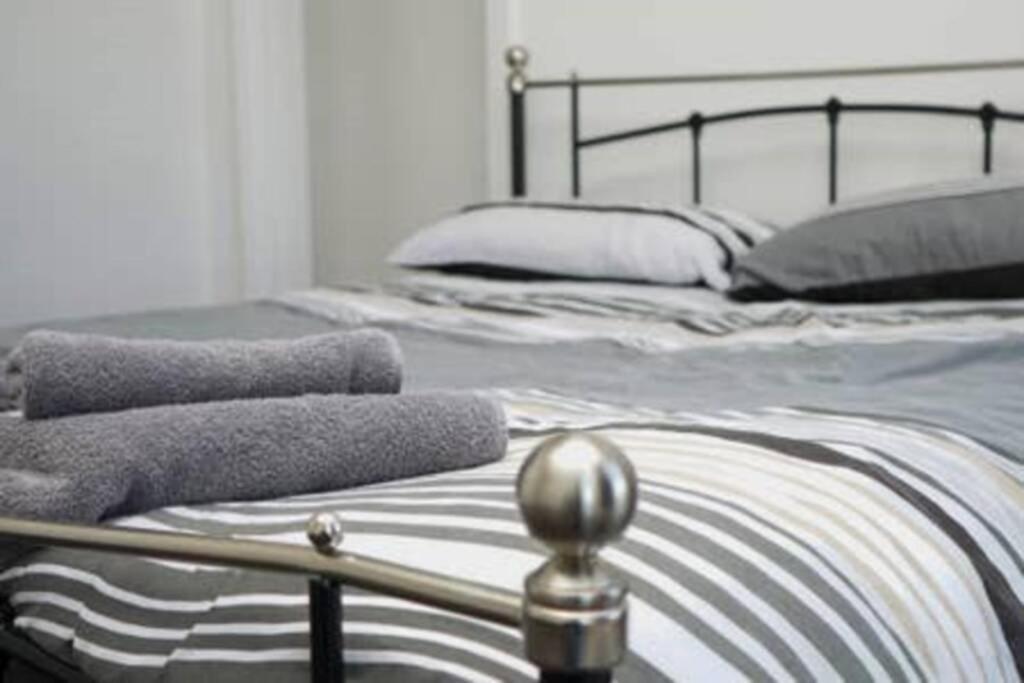 Hullidays - Side Lg 4 Bed House Apartment *