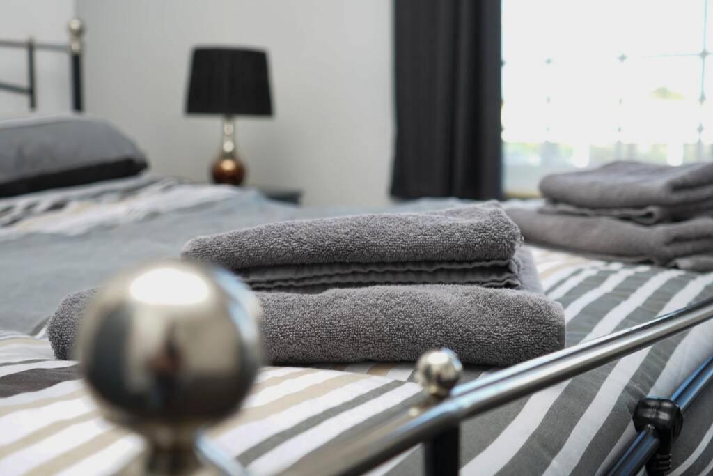Hullidays - Side Lg 4 Bed House Kingston upon Hull