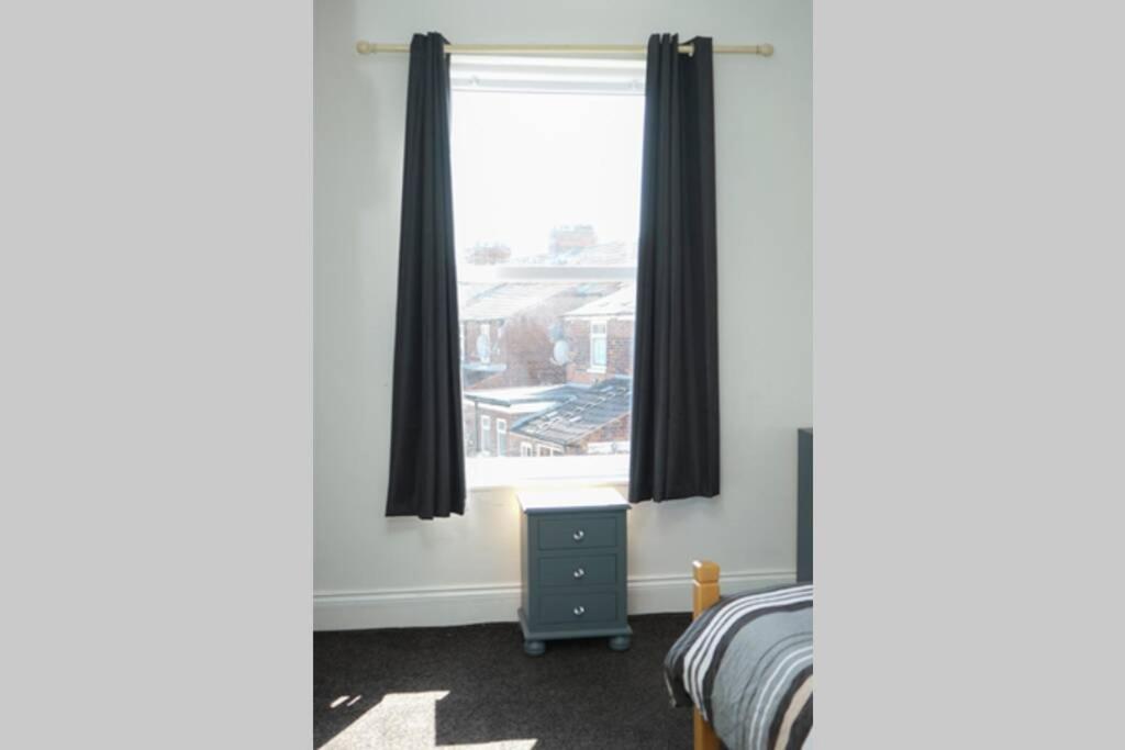 Hullidays - Side Lg 4 Bed House Kingston upon Hull