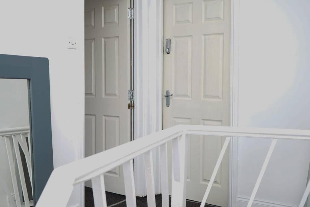 Hullidays - Side Lg 4 Bed House Apartment *
